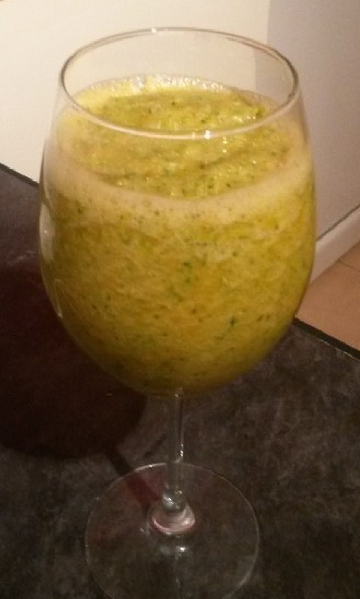 Petersiliencocktail mit Honig