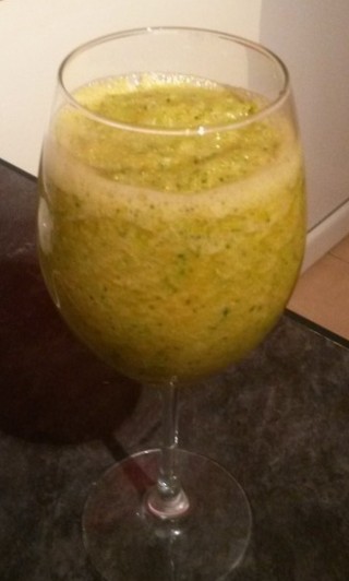 Petersiliencocktail mit Honig