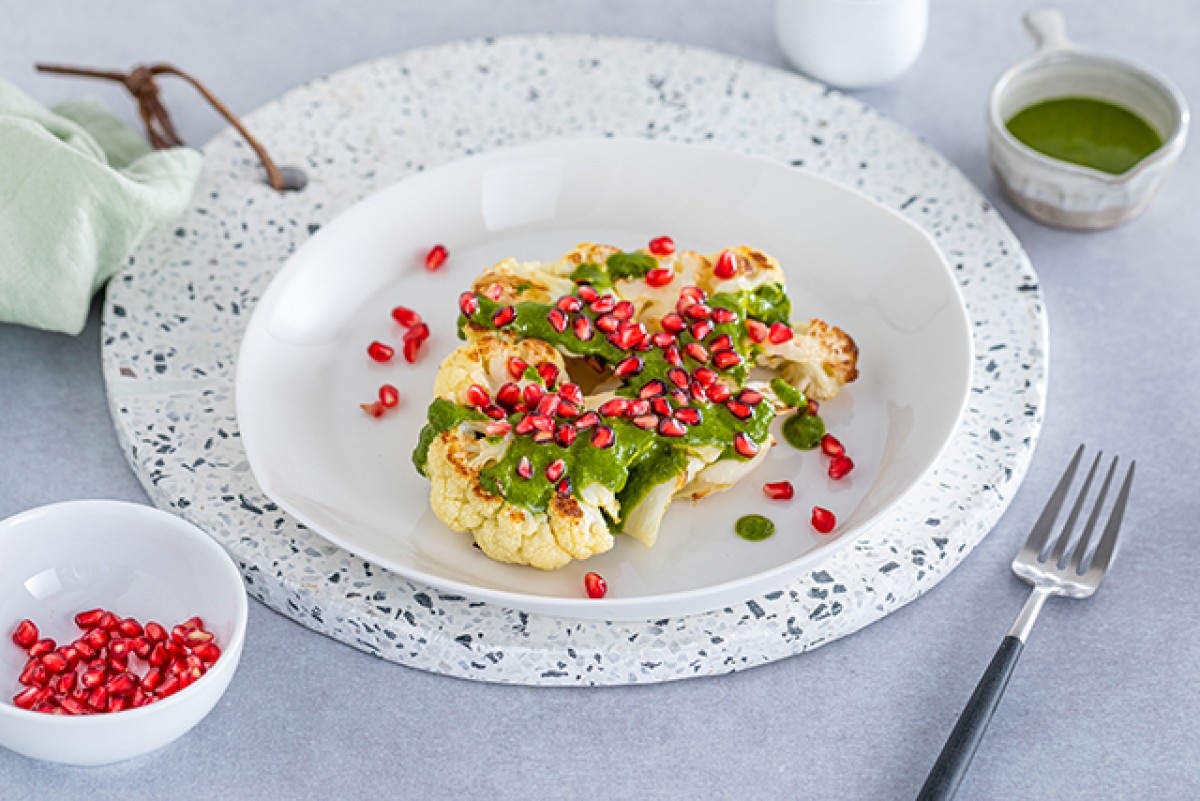 Steak de chou-fleur au pesto vert