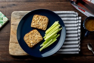Tartines au pâté aux œufs et noix