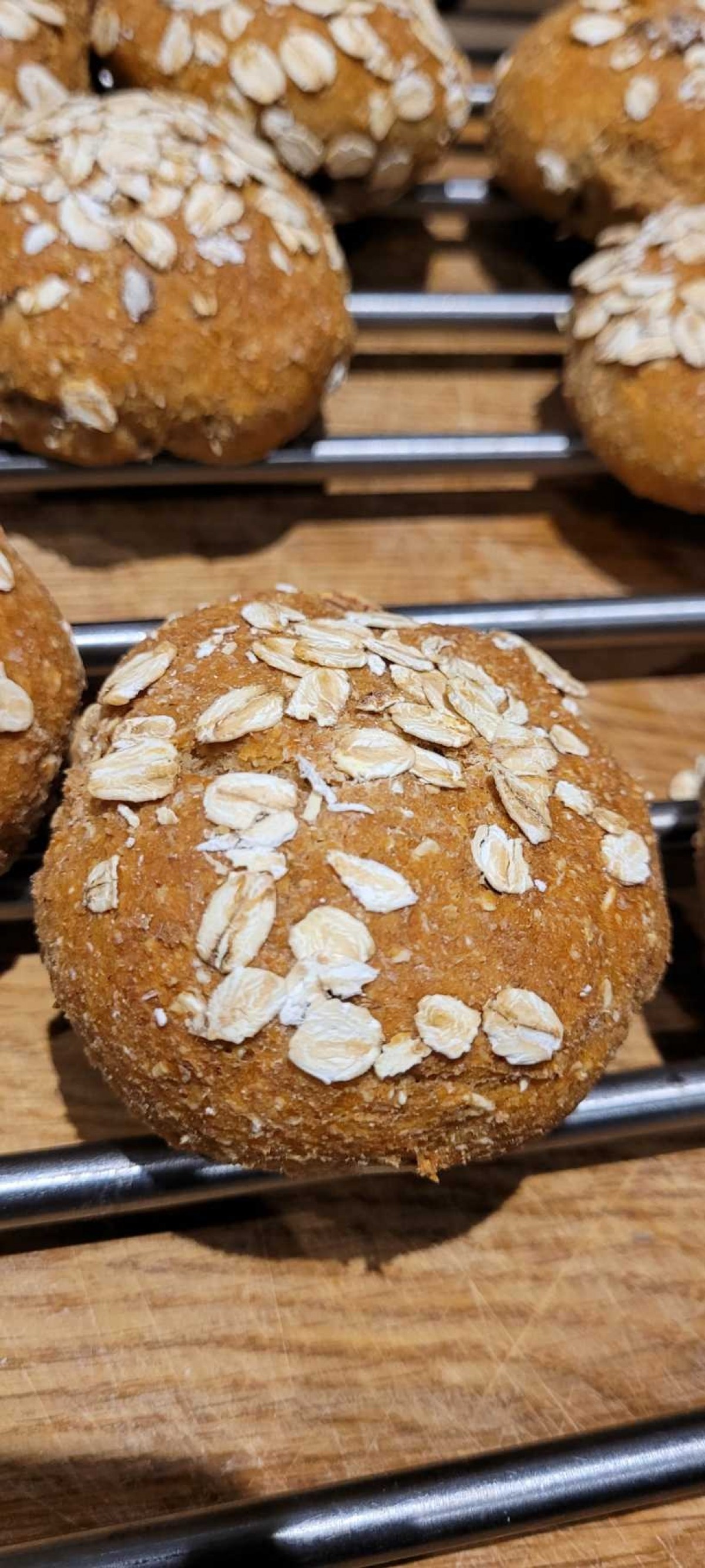 Vollkorn-Nuss-Brötchen