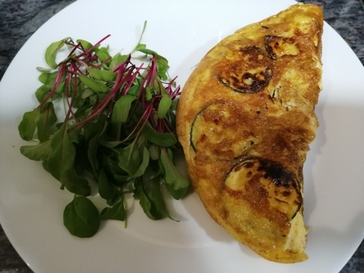 Omelette with courgette and salmon