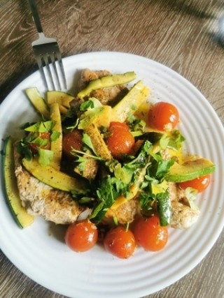 Chicken à la Jamie Oliver with salad