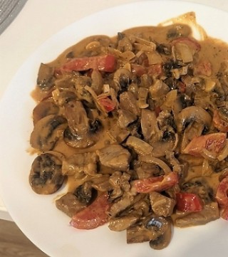 Pork neck in cream with mushrooms