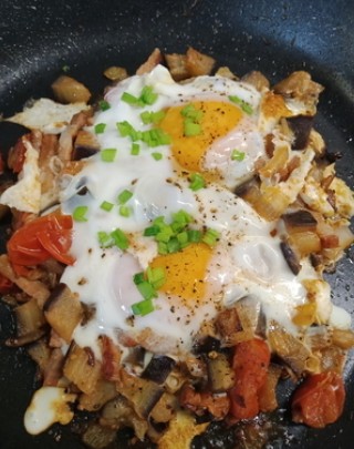 Shakshuka with aubergine and bacon