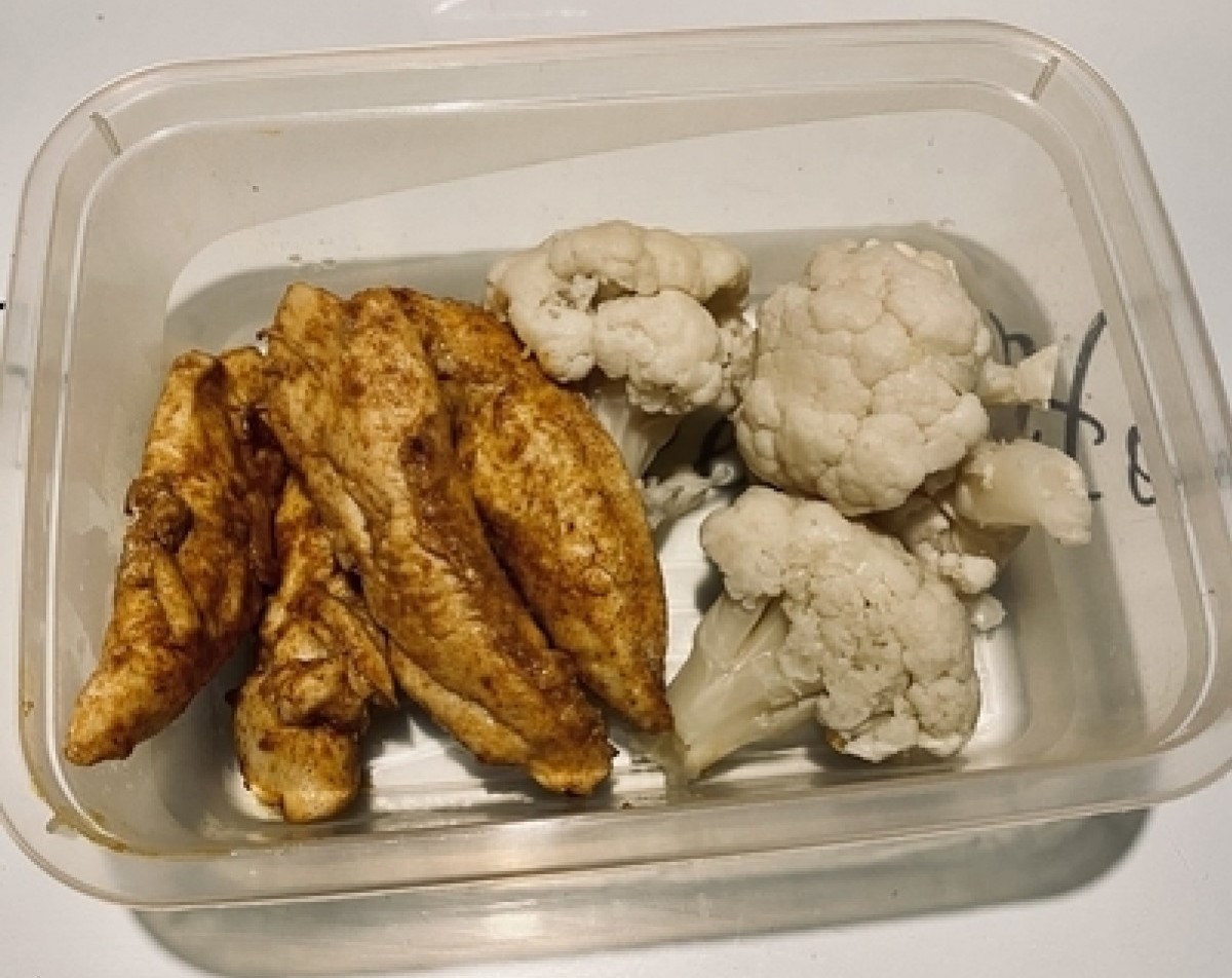 Chicken in chilli sauce served with cauliflower