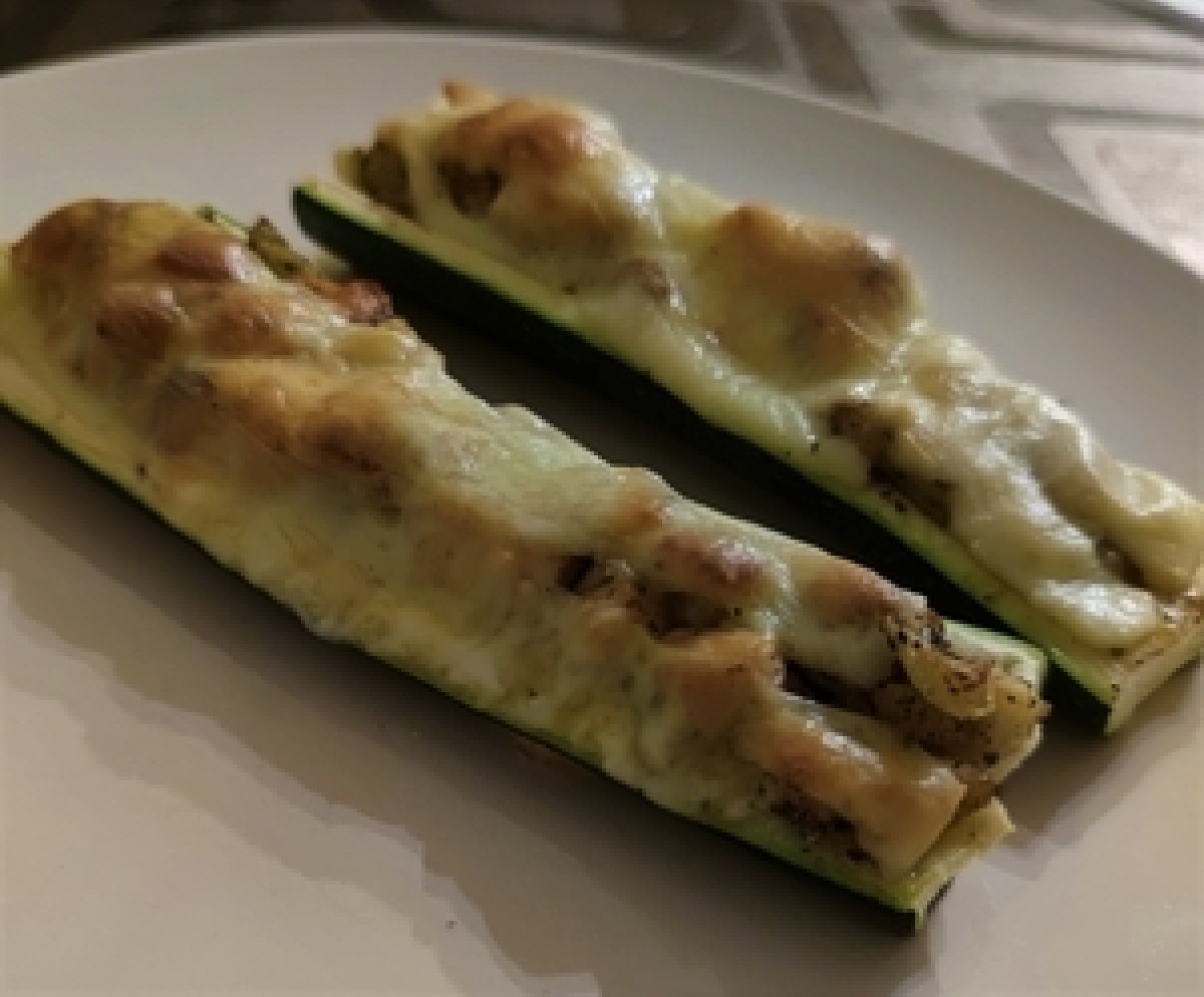 Courgette stuffed with salmon