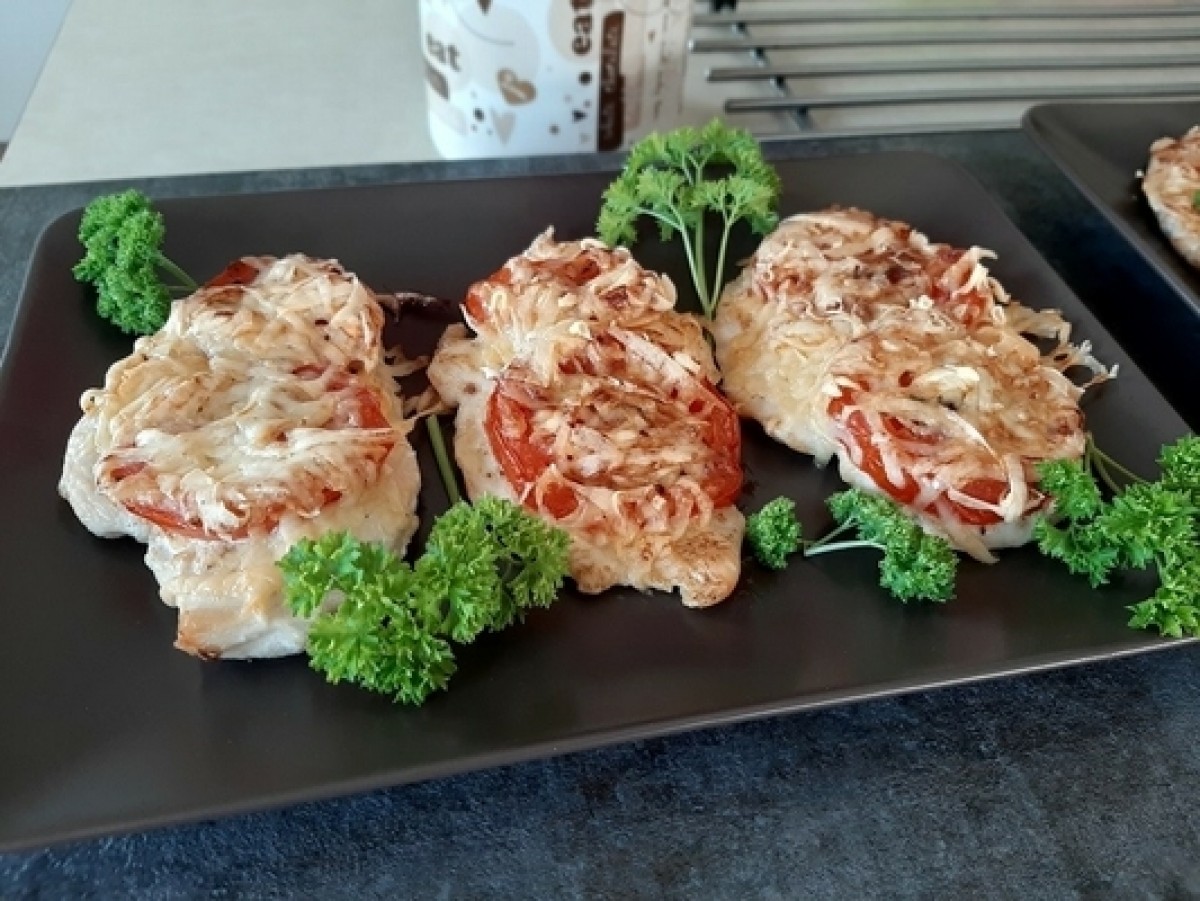 Roast chicken with cheese and tomato
