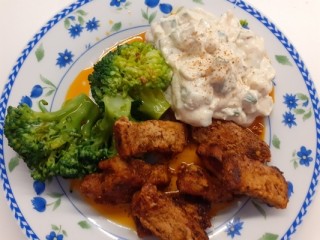 Chicken with Tartare sauce and broccoli