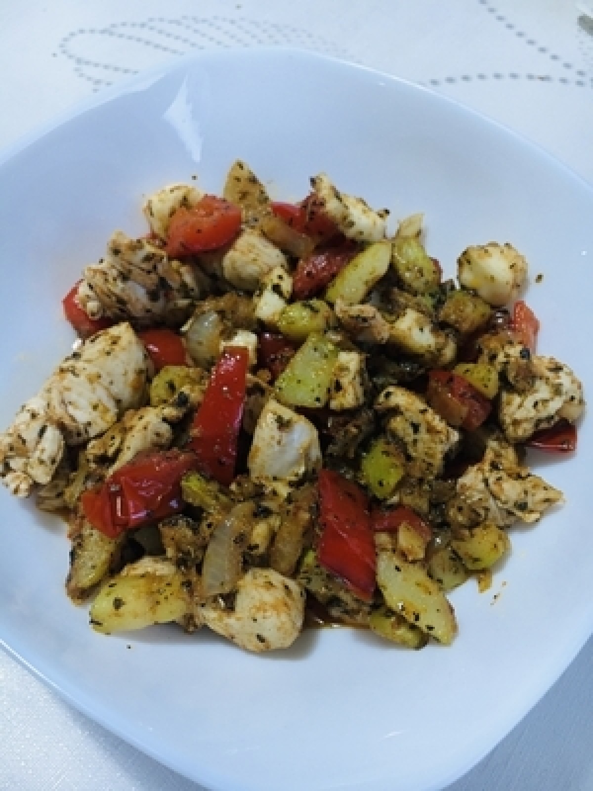 Turkey with halloumi and vegetables