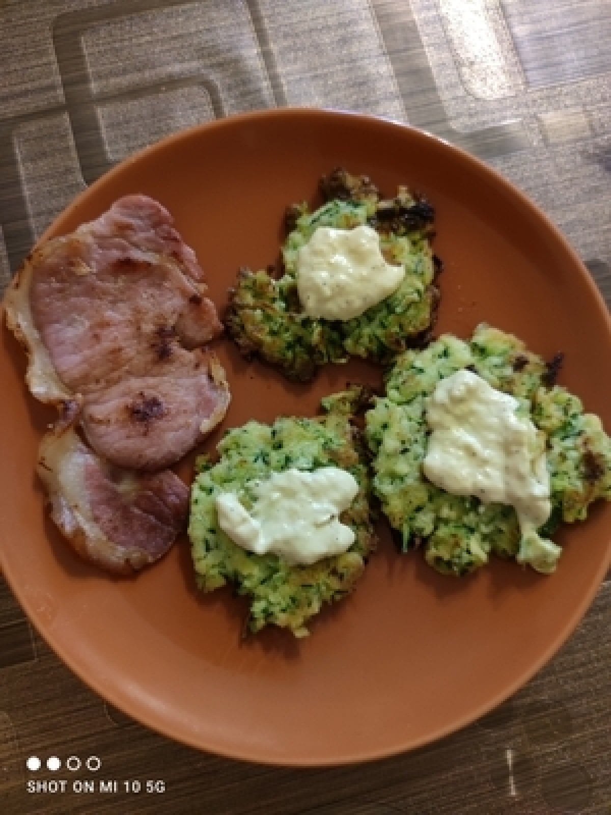 Courgette fritters with aioli