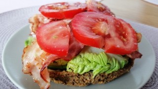 Bacon, mayonnaise and avocado sandwiches