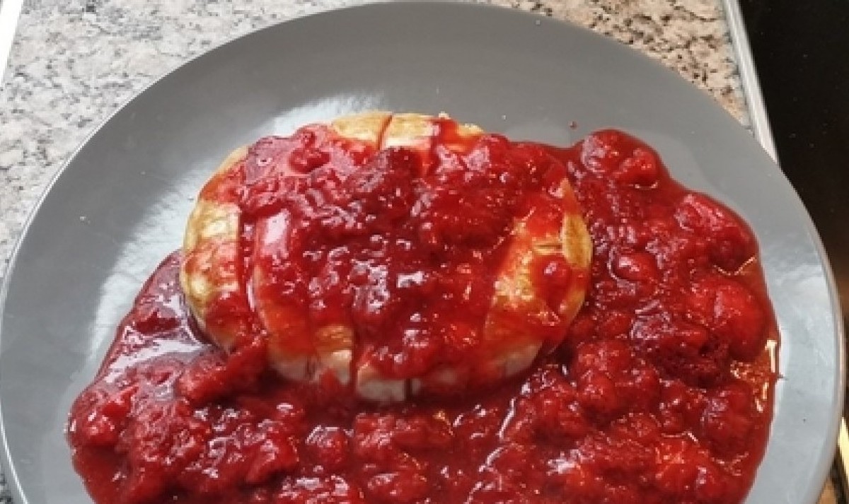 Camembert with strawberry sauce