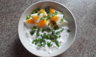 Hüttenkäse mit Ei