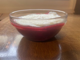 Grießbrei mit Früchten