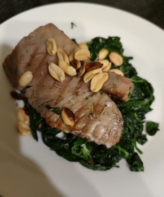 Thunfischsteak mit Spinat