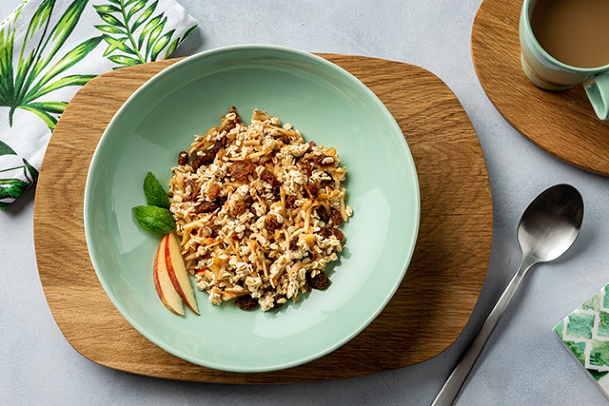 Porridge aux pommes râpées et aux raisins secs