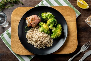 Poulet au jambon, citron et au thym