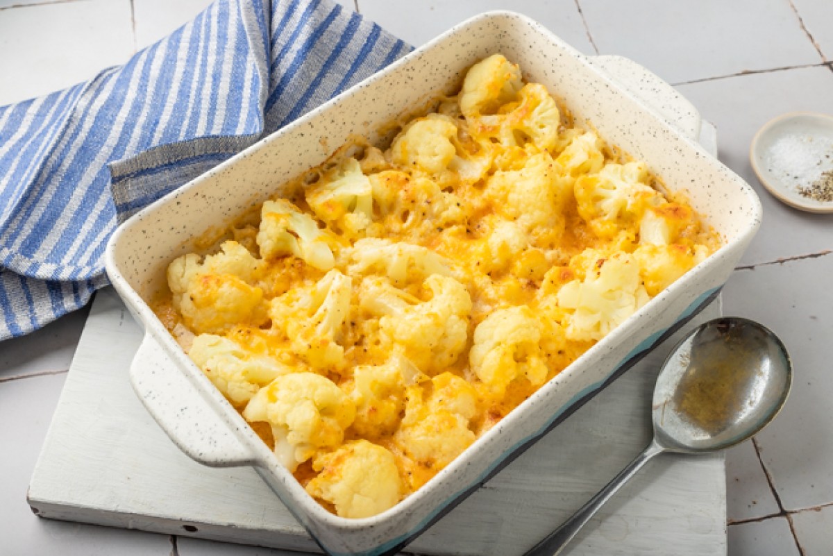 Baked cauliflower with cheddar cheese