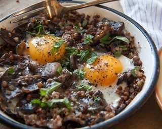 Spiegelei mit Champignons