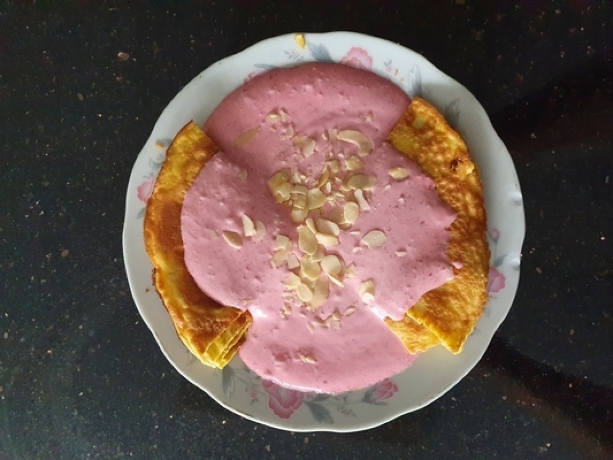 Pfannkuchen mit Himbeeren und Kokosmilch