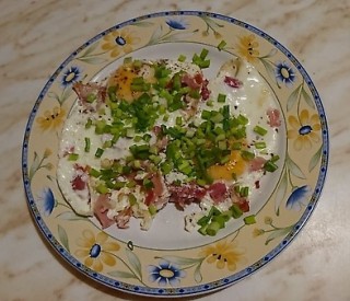 Spiegeleier mit Parmaschinken und Schnittlauch