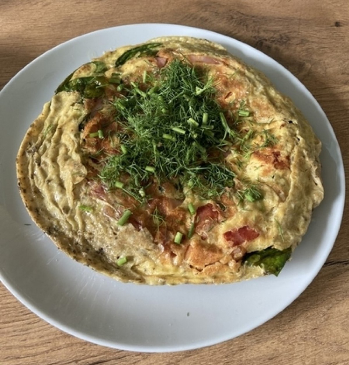 Omelett mit Spinat, Speck und Tomate