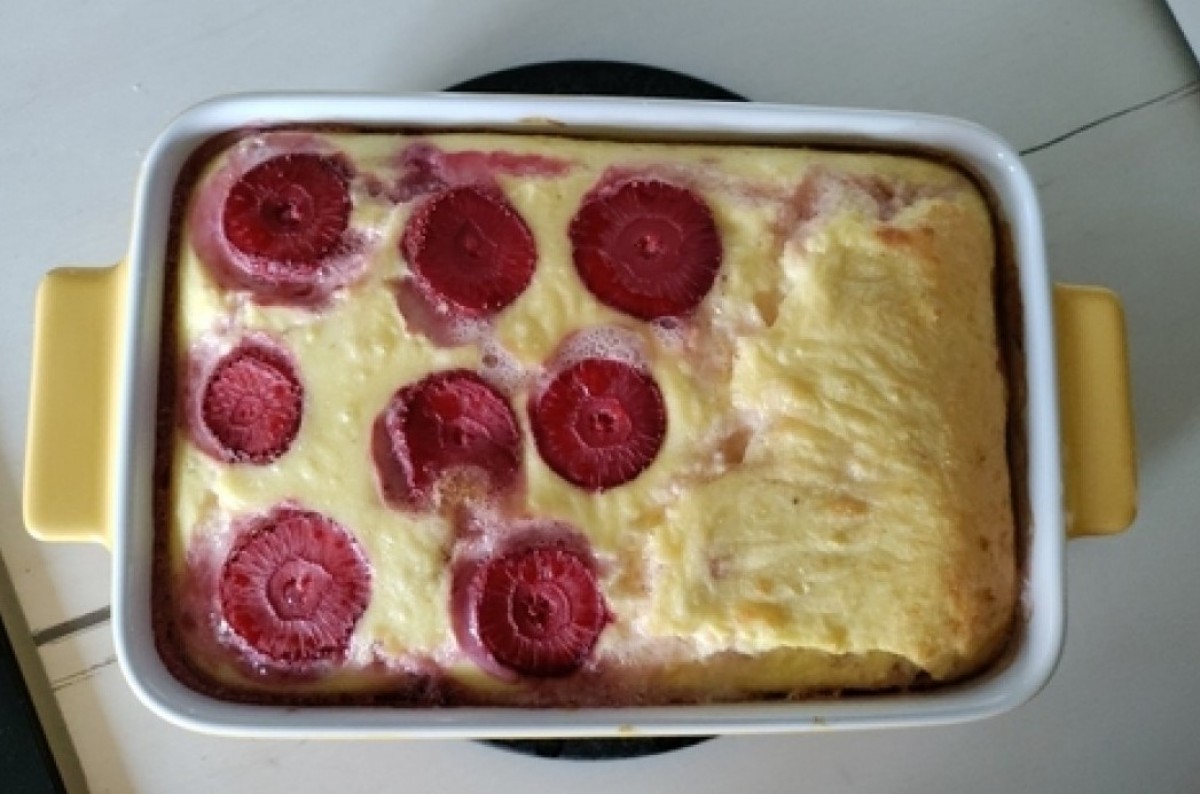 Mini-Käsekuchen in Förmchen mit Erdbeeren