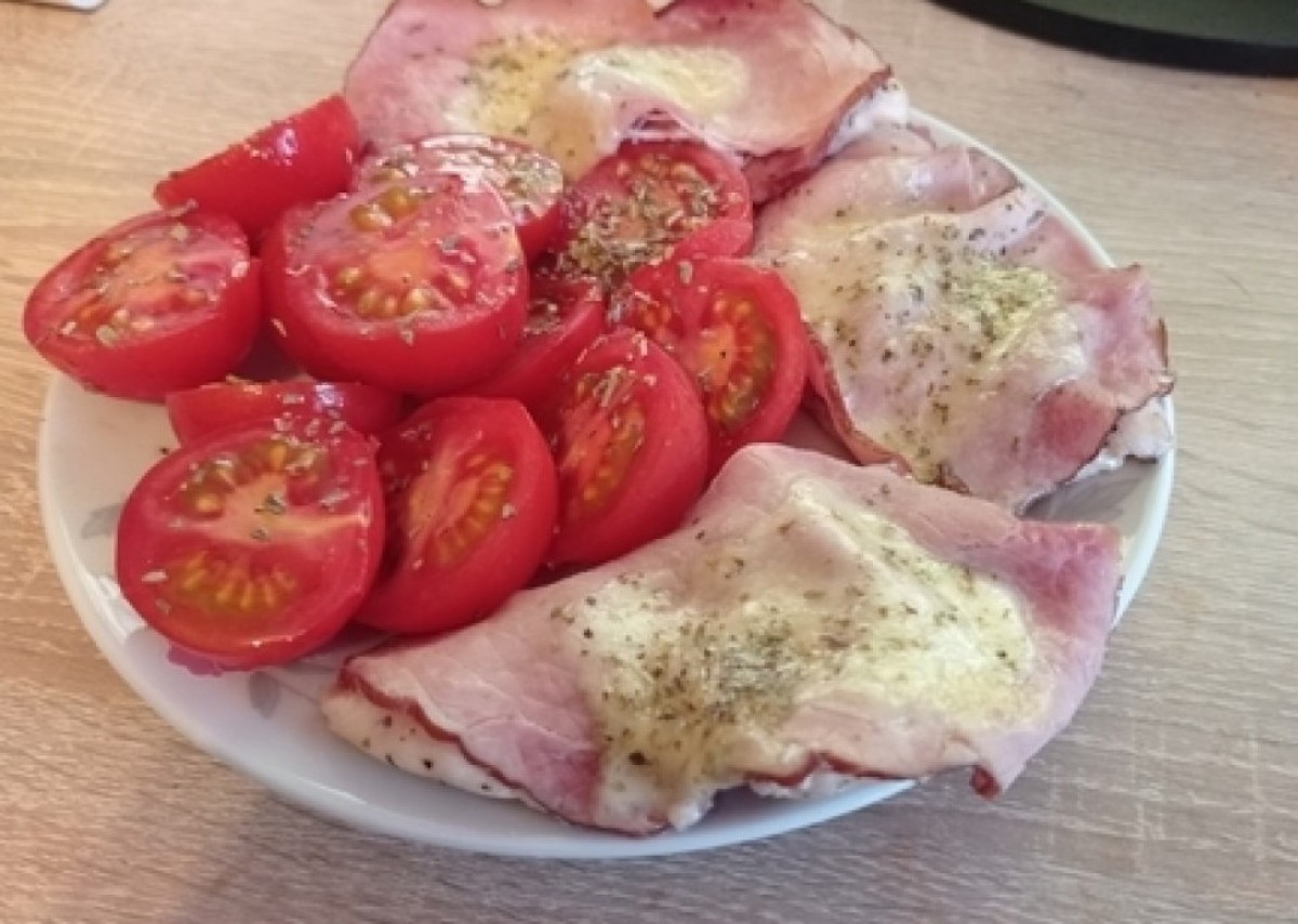 Hähnchen-Saltimbocca (Filet mit Käse überbacken)