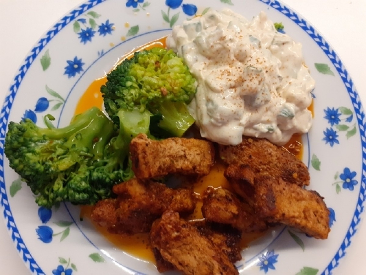 Hähnchen mit Remoulade und Brokkoli