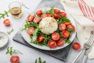 Burrata with tomatoes, rocket and balsamic vinegar