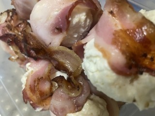 Feta in bacon with tomatoes