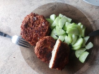 Meatballs with mozzarella, almond flour and cucumber