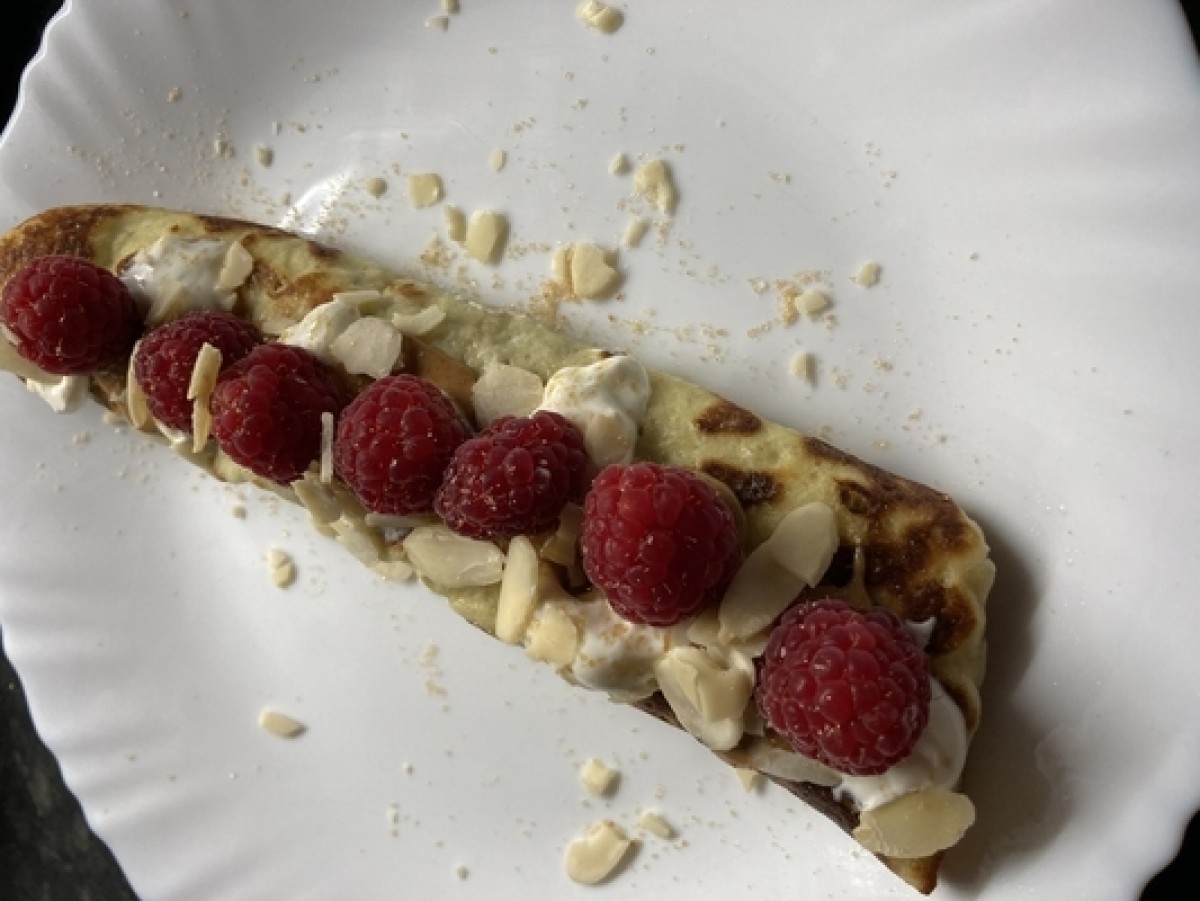 Mascarpone pancakes with peanut butter and raspberries