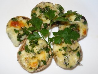 Champignons gevuld met blauwe kaas