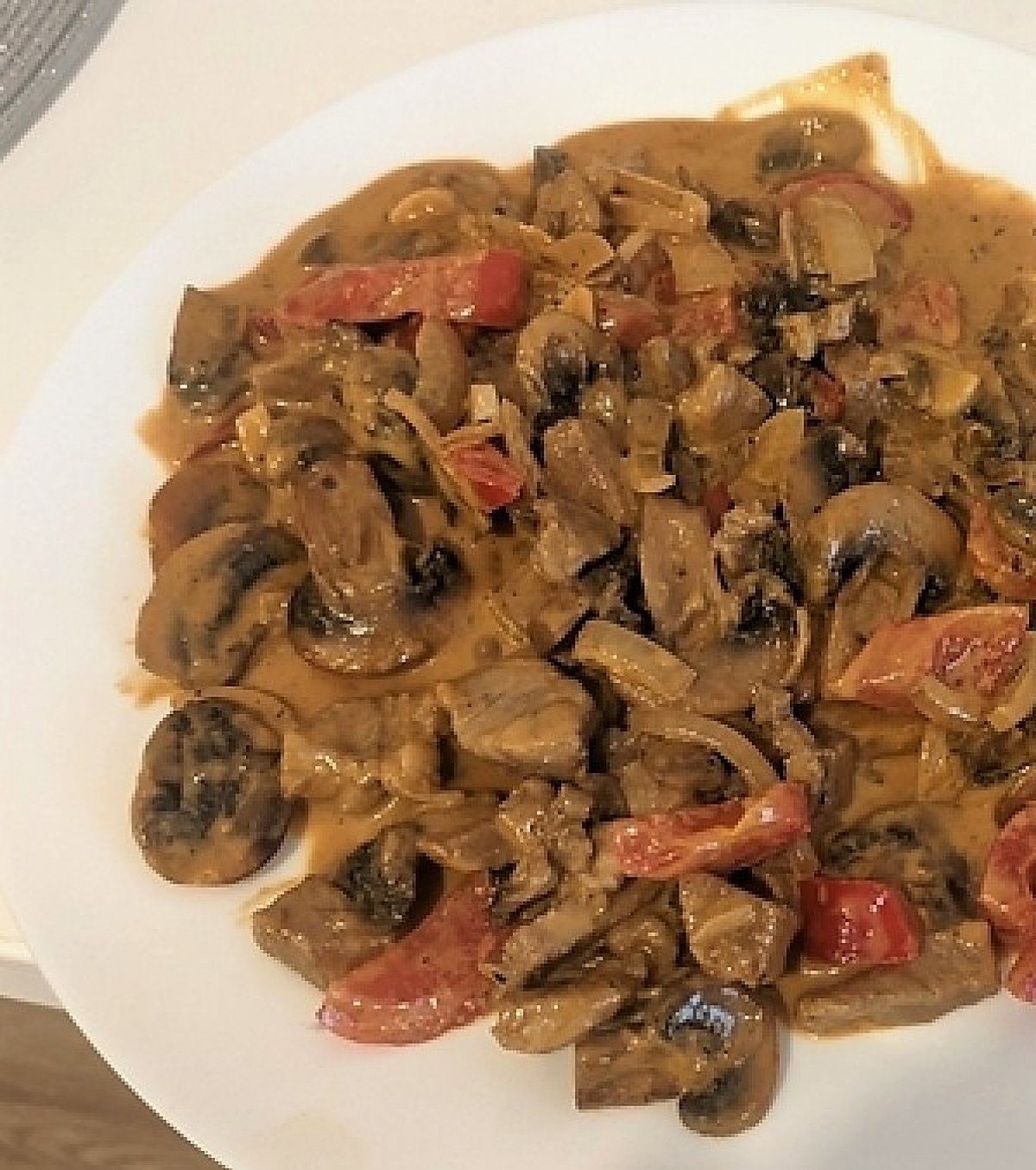 Échine de porc à la crème fraîche et aux champignons