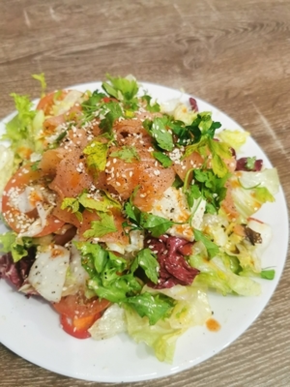 Salade met mozarella en gerookte zalm