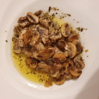 Normandische schnitzels met champignons en ui