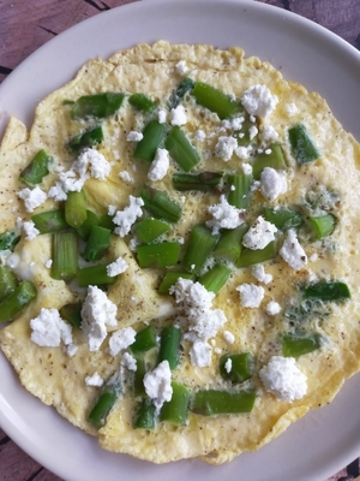Omelette aux asperges et à la feta