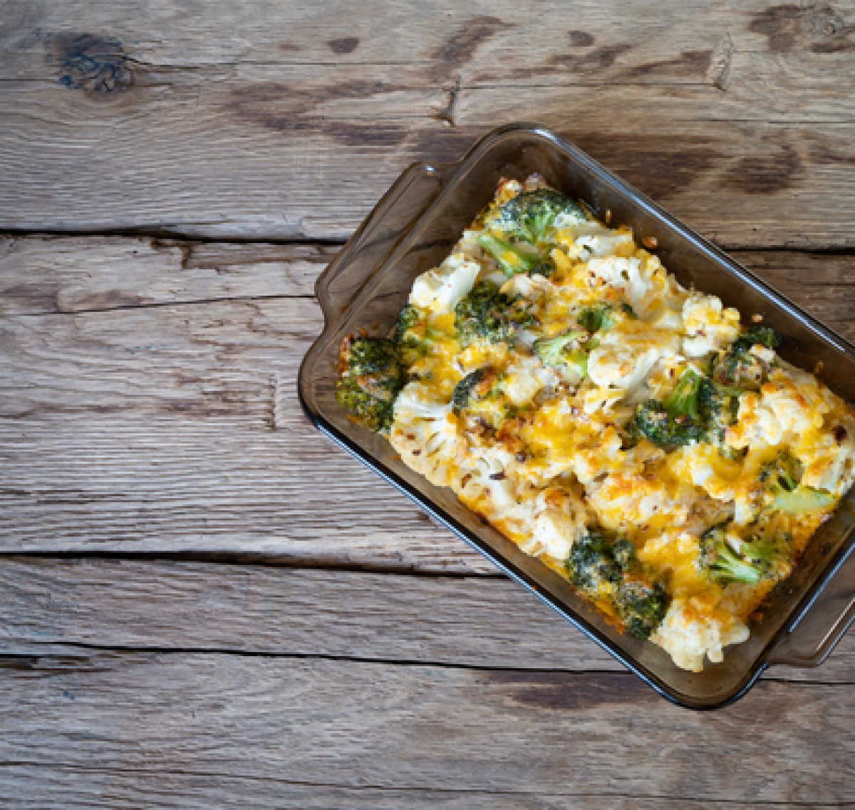 Gratin de brocoli et viande à la sauce de fromage et crème fraîche