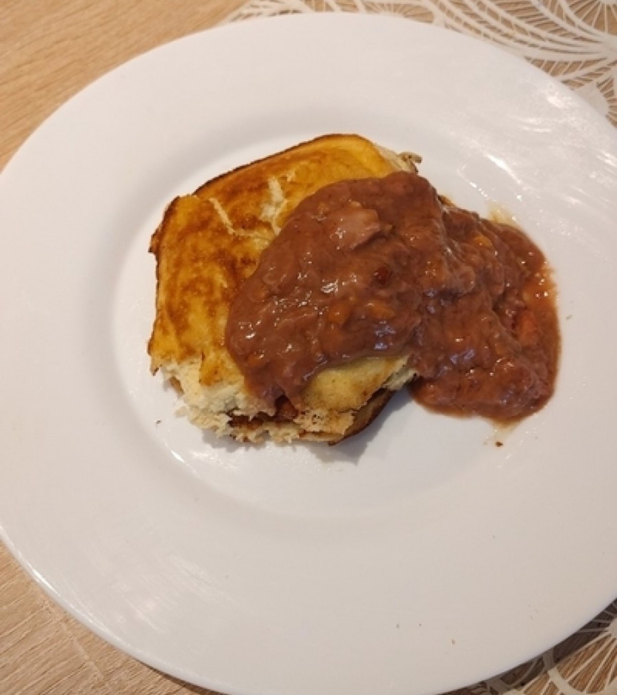 Galettes de mascarpone à la sauce aux fraises et noix