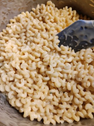 Nudeln mit Käsesauce - Fertiggericht