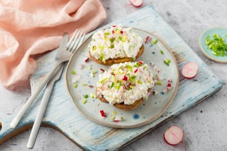 Baked potatoes with curd cheese