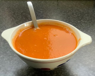 Verse tomatensoep uit soupmaker