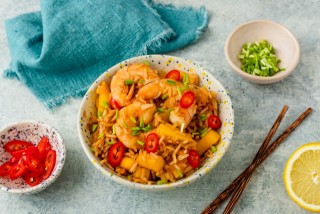 Fried rice with shrimps and mango