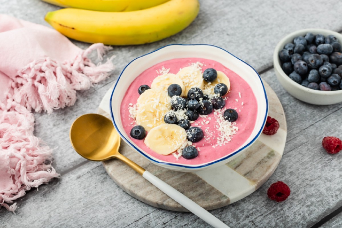 Raspberry curd cheese with fruit