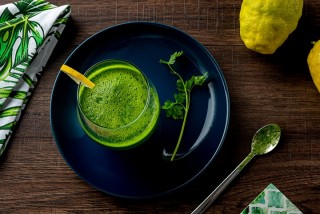 Parsley and honey smoothie