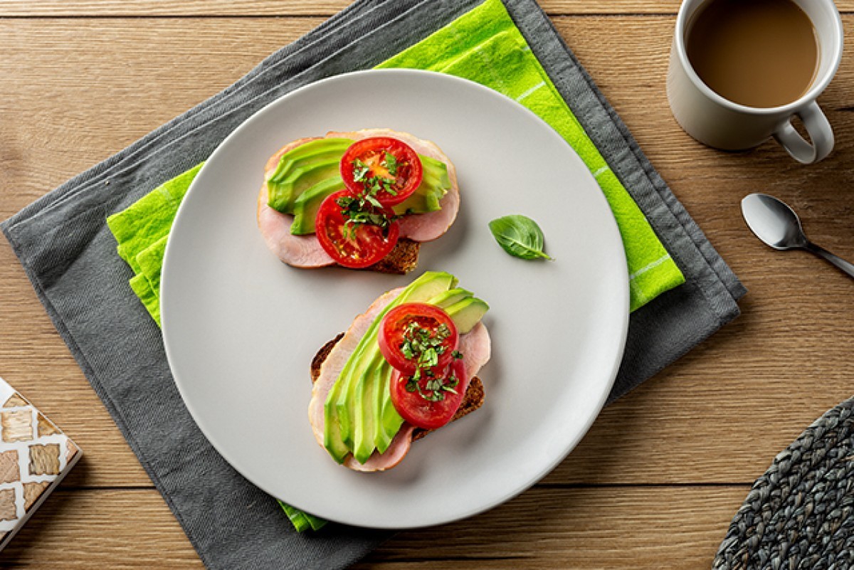 Toast with avocado and ham à la Jamie Oliver