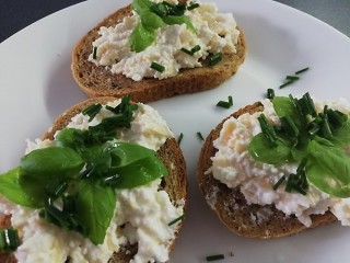 Sandwich mit Gouda-Quark-Paste