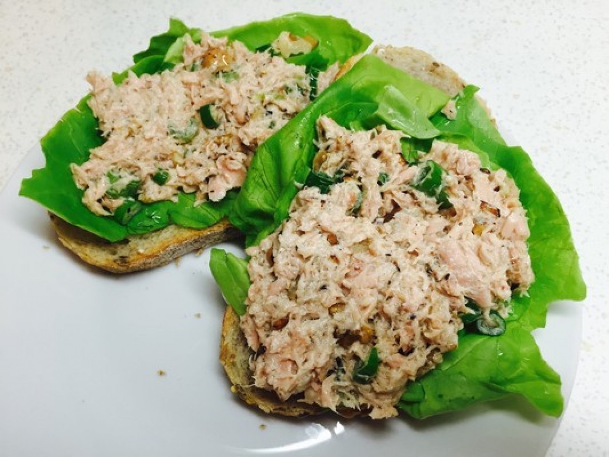 Sandwiches mit Thunfisch-Nuss-Paste